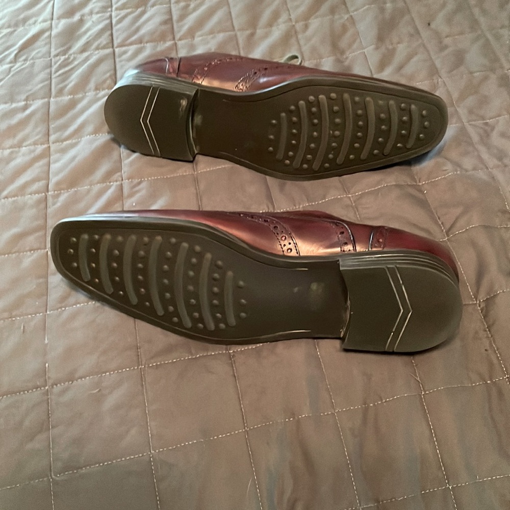 Mens wing tip shoes